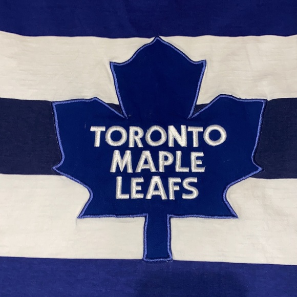 Mens Maple Leafs Tee - Picture 2 of 6